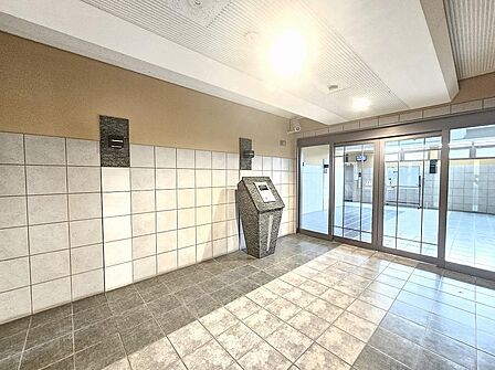 防犯の気になる方におすすめのオートロック付。