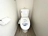 トイレ：トイレは1階と2階にあります。快適な温水洗浄便座付！