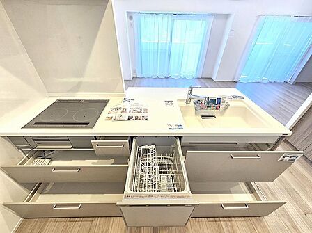 人気の食器洗い乾燥機付システムキッチン。