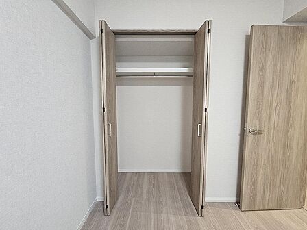 全居室収納スペースあり!荷物が多くても十分に納まります。