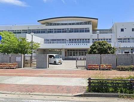 福岡市立照葉小中学校:772m、徒歩10分!