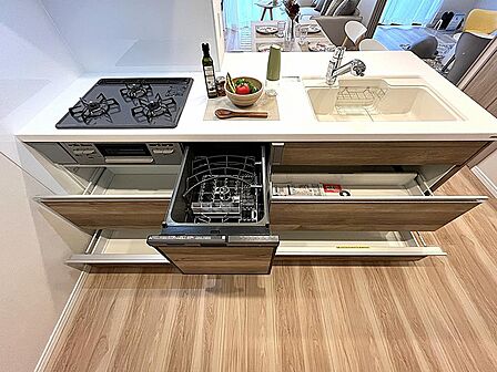 家事効率UPの強い味方、食器洗浄乾燥機付！