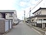 外観：前面道路幅員約7.4ｍでゆとりがあります！