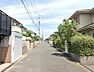 外観：前面道路写真。幅員6ｍでゆとりがあります！