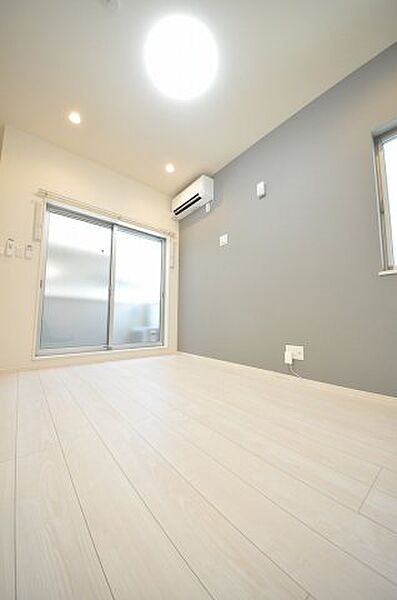 画像15:白を基調とした清潔感のあるお部屋です。