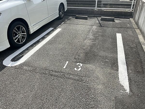 画像6:駐車場