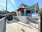 【リフォーム済】別角度の現地外観写真です。