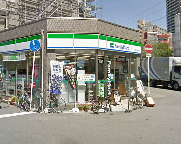 ファミリーマート 阪急中津駅前店（318m）
