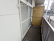 各部屋にベランダ有です。