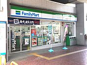ファミリーマート 南海湊駅前店（558m）