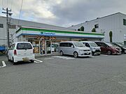 ファミリーマート様まで327m