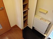 玄関には下駄箱スペースがあります。