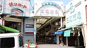 三和本通商店街振興組合（711m）