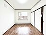 室内：【リフォーム済】2階6.5帖洋室です。床クッションフロア上張り、クロス張替え、照明器具交換を行いました。