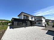 【リフォーム済】庭を整地し駐車場確保しました。外壁や屋根も塗装致しました。