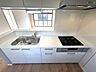 その他：【リフォーム済】キッチンは永大産業製の新品に交換しました。天板は人工大理石製なので、熱に強く傷つきにくいため毎日のお手入れが簡単です。