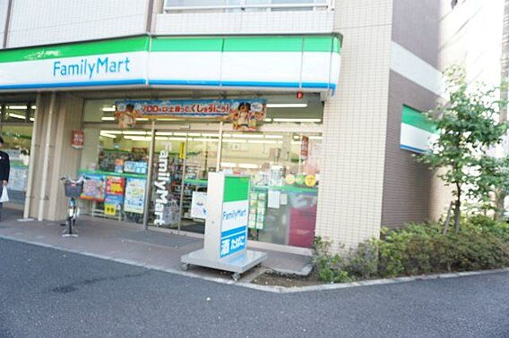 ファミリーマー...