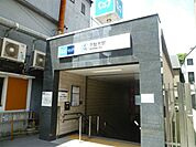 千駄木駅(東京メトロ 千代田線) 徒歩13分。 940m