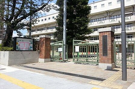 文京区立窪町小学校 徒歩10分。 700m