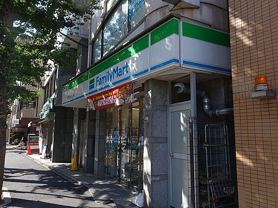 ファミリーマー...