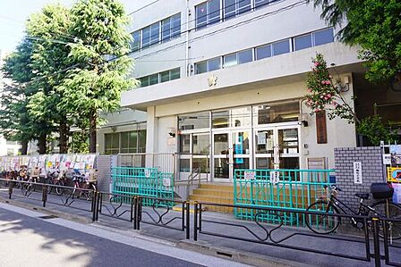文京区立柳町小学校 徒歩3分。 240m