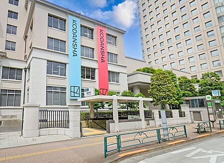護国寺駅(東京メトロ 有楽町線) 徒歩6分。 410m