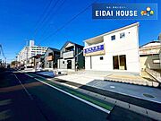 前面道路含む外観