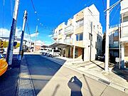 前面道路含む外観
