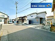前面道路含む外観