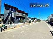 前面道路含む外観