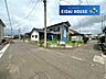 外観：前面道路含む外観