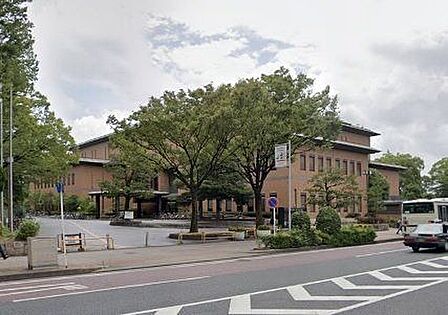 名古屋市鶴舞中央図書館■保存図書館として100万冊の図書を収容できる書庫を持ち、名古屋市図書館で受入れした図書を永く保存しています。 760m