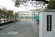 名古屋市立山吹小学校 山吹小学校■名古屋市内で最も古くからある学校の一つです。名古屋城の築城とともに造られた武家屋敷や町屋が多く並び、その面影を色濃く残す「町並み保存地区」になっています。 580m
