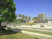 猪子石原中央公園■緑いっぱいの自然に囲まれた公園です。お父さんの休日には運動用具をもってキャッチボールしたり、サッカーしたりと幅広い遊びを可能にしてくれます。 660m