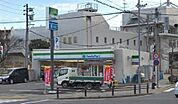 ファミリーマート自由ケ丘店 140m