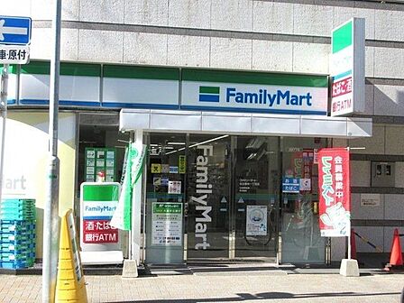 ファミリーマート名古屋栄一丁目店■「あなたとコンビに」ファミリーマート。24時間営業のコンビニは生活環境に欠かせません♪Tカードなどがご利用いただけます! 90m
