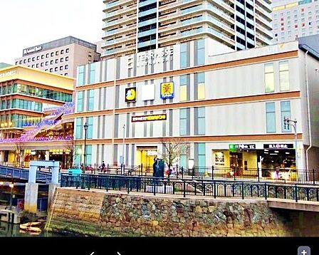 テラッセ納屋橋■便利なテナントが充実。地域の方々の日々の買物に利便性良好なショッピング施設です。 230m