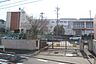 周辺：名古屋市立滝川小学校■児童会には児童会役員以外にそれぞれの委員会の委員長や学級委員が集まって「あいさつキャンペーン」や「赤い羽根募金」などの活動をおこなっています。 1300m