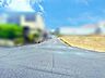 外観：前面道路含む現地写真