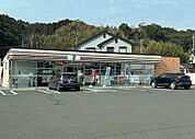 セブンイレブン隼人日当山店 215m