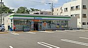 ファミリーマート小松原二丁目店 142m