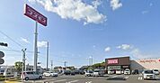 ディスカウントドラッグコスモス加世田店 425m