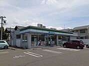 コンビニ「ファミリーマート　松本つかま店まで700m」
