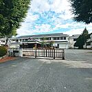 中学校「松本市立清水中学校まで905m」