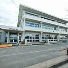 小学校「松本市立筑摩小学校まで993m」