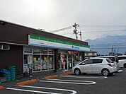 コンビニ「ファミリーマート　松本梓川店まで1130m」