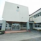 中学校「松本市立開成中学校まで2303m」