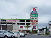 複合モール「サンキ松本店まで1071m」