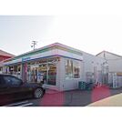 コンビニ「ファミリーマート須坂駅西口店まで392ｍ」