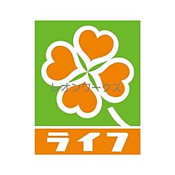 ライフ堺筋本町店 381m